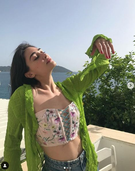 Esra Bilgiç de Disney'de yerini aldı: Yeni dizisi "Atatürk"e hazırlanıyor! - Resim: 2