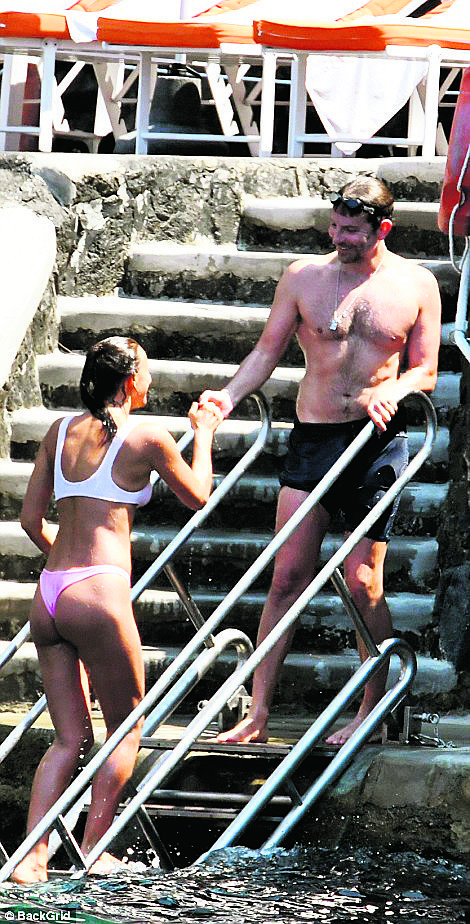 'Tut benim aşkım' dedi ardından şaka yaptı! - Resim: 1