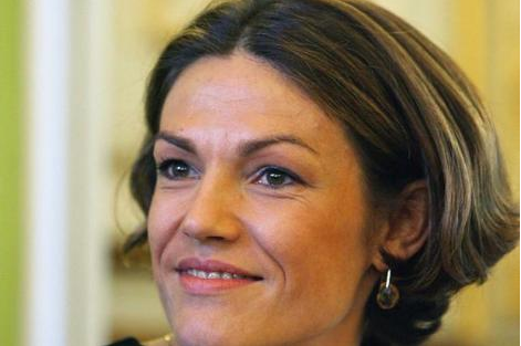 Bakanlar bile etekle dolaşamıyor - Resim: 3