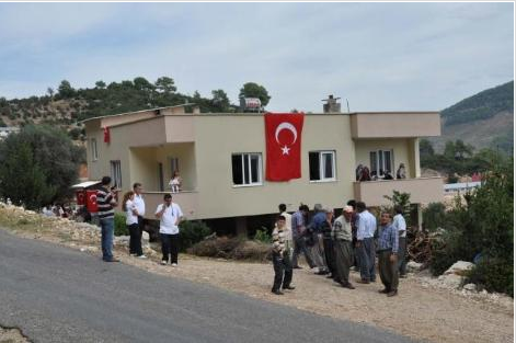 Türkiye şehitlerine ağlıyor - Resim: 4