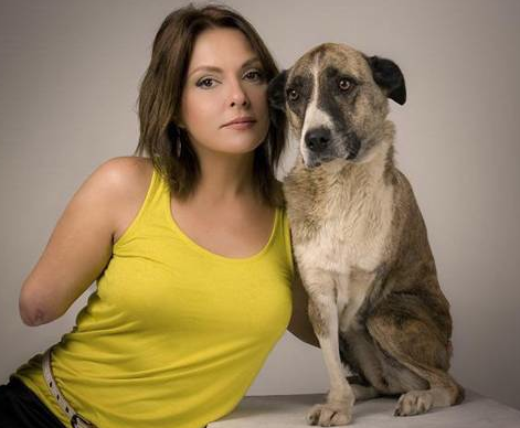 Ünlülerden engelli hayvanlara destek! - Resim: 1