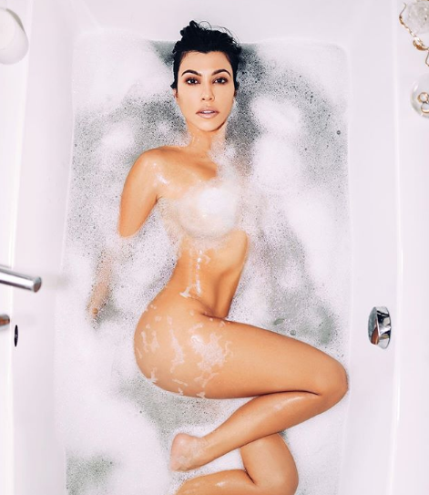 Eski eşinin sevgilisiyle tatile çıkmıştı! Kourtney Kardashian'dan çırılçıplak küvet pozu - Resim: 3