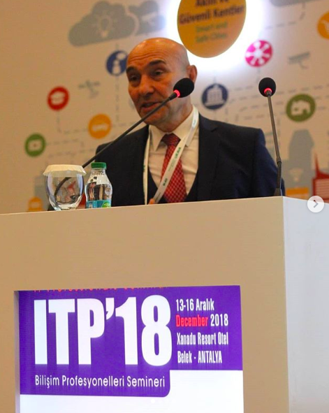 Tunç Soyer kimdir babası ortalığı karıştırdı eşi ve çocuklarına bakın - Resim: 1