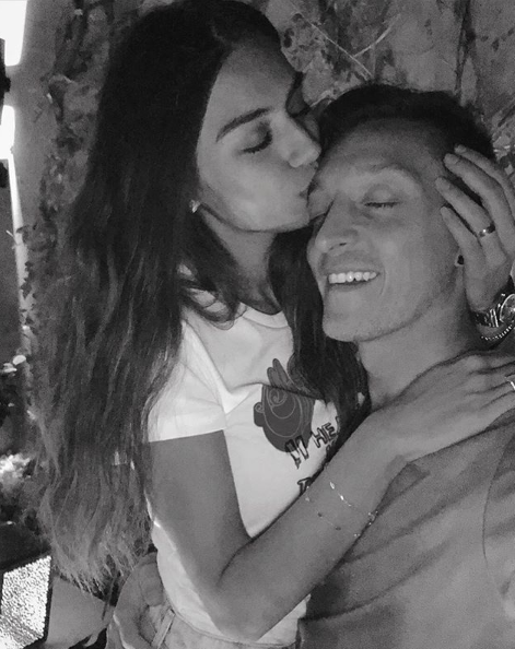 Mesut Özil ve Amine Gülşe'den peri masallarını aratmayacak balayı - Resim: 2
