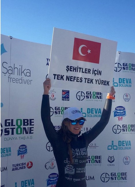 Survivor Şahika Ercümen kimdir göbeğiyle yaptığına bakın - Resim: 4