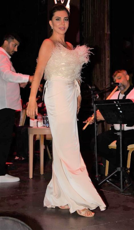 'Çok mutluyum' deyip Ebru Yaşar konuştu: Bu anların tadını çıkaralım - Resim: 1