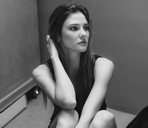 Elimi Bırakma dizisinin Azra'sı Alina Boz ile Sezen Aksu'nun oğlundan aşk pozu! - Resim: 3