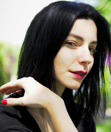 Merve Boluğur’dan ünlü isimleri kızdıracak sözler! ‘’Herkes aynı ve yapay’’ - Resim: 1