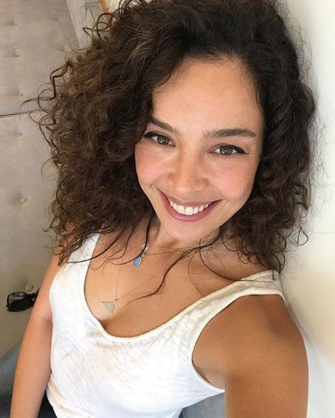 Azra Akın bebeğinin fotoğrafını ilk kez paylaştı! Takipçileri beğeni yağmuruna tuttu - Resim: 1