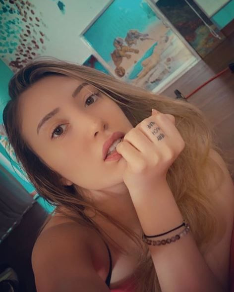 Yasmin Erbil takipçisini ifşa etti! Güzelliğimin boşa gittiğini öğrendim - Resim: 1