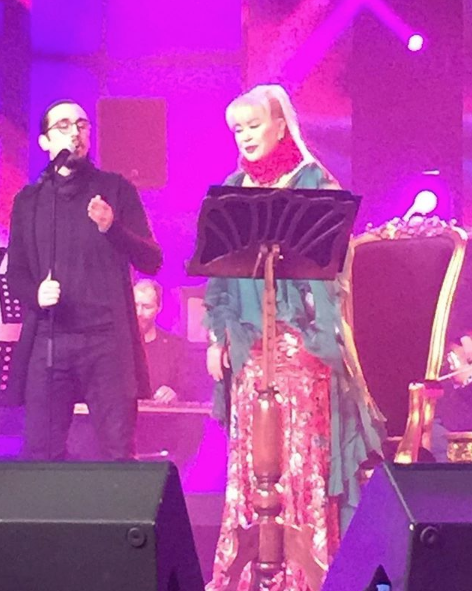 Zerrin Özer'i sözleri rezil etti 'Sahneye jartiyerle çıkmak istiyordu ne oldu' - Resim: 4