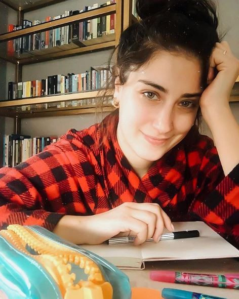 Setlere ara veren Hazal Kaya'dan müjdeli haber! Yeni projesi belli oldu - Resim: 4