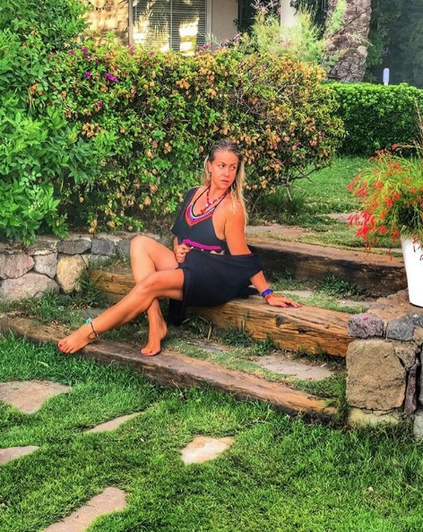 Yeliz Yeşilmen'nin kırmızı ojeli namaz paylaşımı olay oldu - Resim: 2