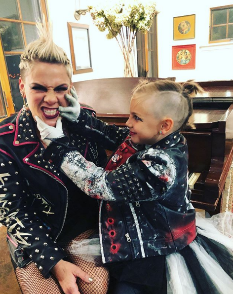 Koronavirüsü yenen şarkıcı Pink : Başıma gelen en korkunç şeydi - Resim: 4