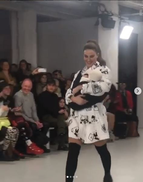 Tülin Şahin kızı Siena Leyla ile Londra Moda Haftası'nda rüzgar estirdi! - Resim: 3