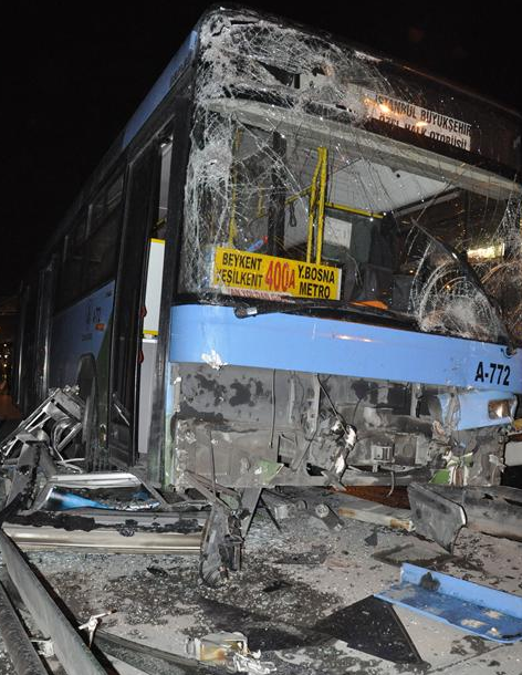 TIR E-5 Karayolu'nda dehşet saçtı - Resim: 1