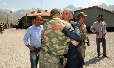 Van'da askere hüzünlü veda - Resim: 2