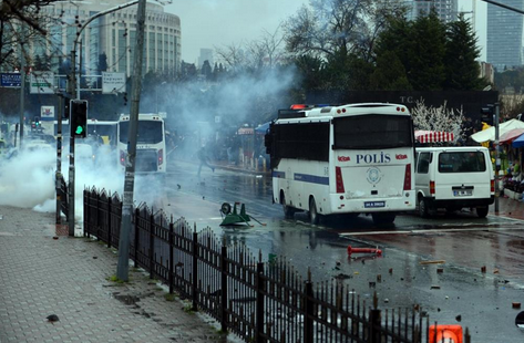 Berkin Elvan için toplanan gruba polis müdahalesi - Resim: 4