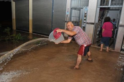 Rekor yağış Antalya'yı felç etti - Resim: 1