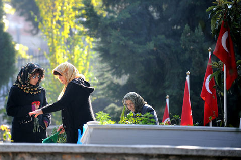 Şehitlikte hüzünlü bayram - Resim: 4