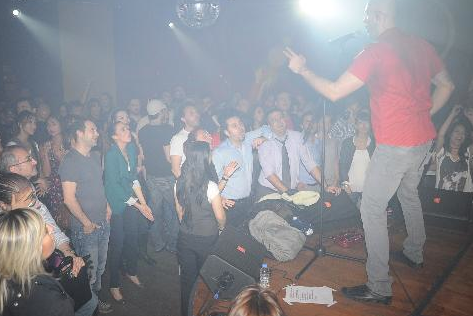 Sahnedeki sevgilisini böyle izledi - Resim: 3