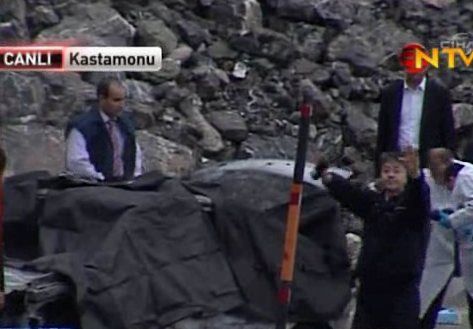 Saldırı sonrası araç bu hale geldi - Resim: 3