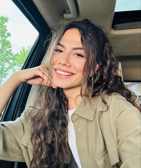 Büyük iddia! Demet Özdemir'in yeni aşkı ortaya çıktı! - Resim: 4