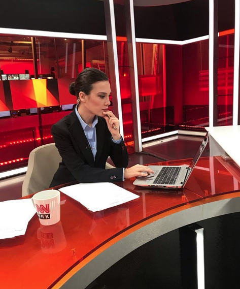 CNN Türk spikeri Büşra Sanay'ın son hali korkunç! Yüzü tanınmaz hale geldi - Resim: 1