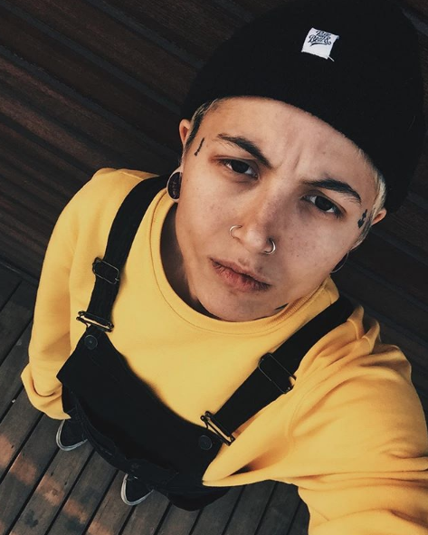 Avlu dizisinin oyuncusu açıkladı yaka paça kovuldu 'Lezbiyenim!' - Resim: 3