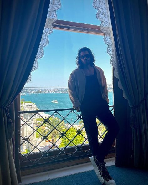 Can Yaman'ın o hareketi gazetecileri çıldırttı! Tüm kameraları anında kapattılar - Resim: 4