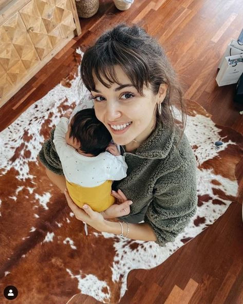 Hande Erçel ablası Gamze Erçel'in kızı Aylin Mavi ile ilk pozunu paylaştı! - Resim: 3