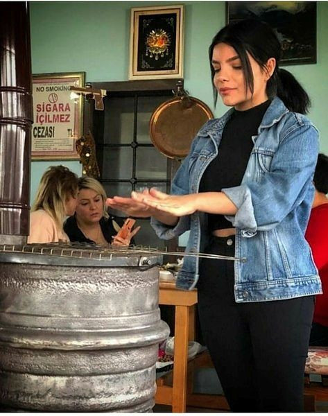 İhanetin fotoğrafını gördü AVM'nin terasından atladı! 'Kızım 2.5 saat sedyede kaldı. Beyin cerrahı gelmedi' - Resim: 1