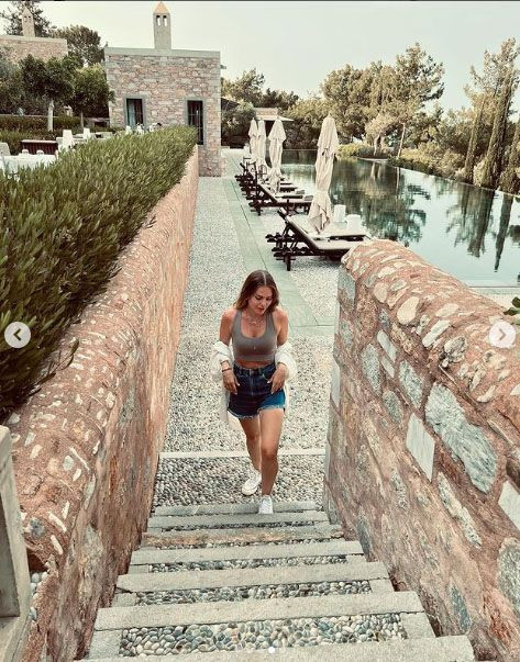 Aslı Enver mini şortlu tatil pozlarıyla Bodrum'u salladı! Ayrılık ünlü güzele yaradı - Resim: 4