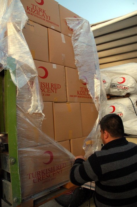 Kızılay yardımları deprem bölgesine ulaştı - Resim: 1