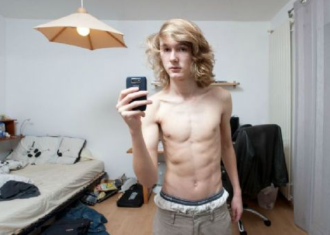 Kendi kendine böyle poz verdi - Resim: 4