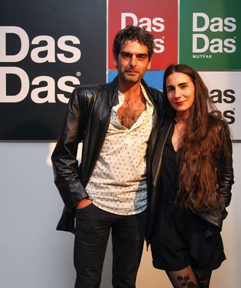 Ünlü çift sokak ortasında dudak dudağa! - Resim: 2