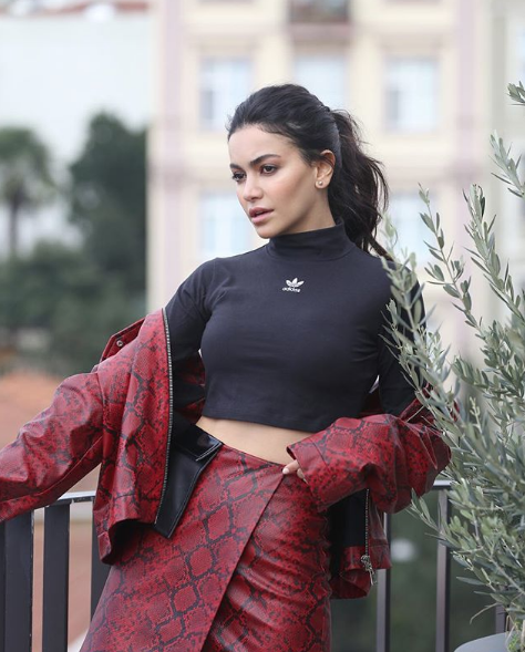 Yeni Gelin dizisinin yıldızı Şilan Makal Şener Özbayraklı'yla ilk kez görüntülendi - Resim: 1