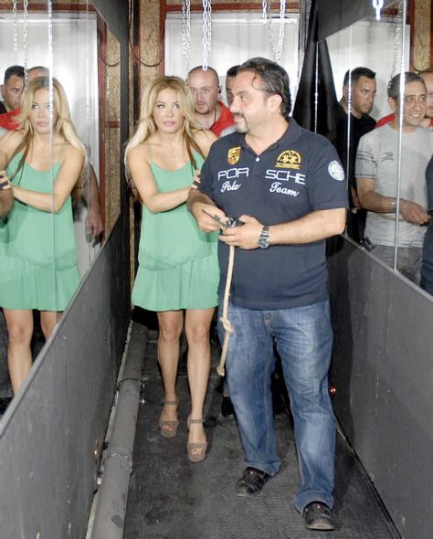 Kemer'deki parkta kan gövdeyi götürüyor - Resim: 2