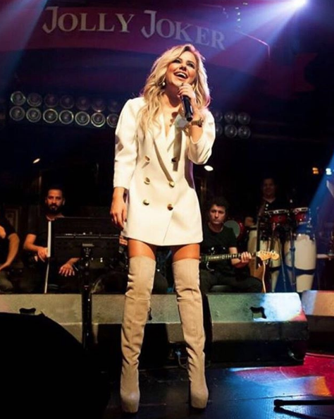 Merve Özbey bir ayrıldı pir ayrıldı bacak dekoltesini açtı da açtı - Resim: 3