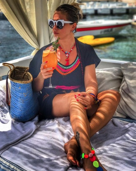 Yeliz Yeşilmen'nin kırmızı ojeli namaz paylaşımı olay oldu - Resim: 1