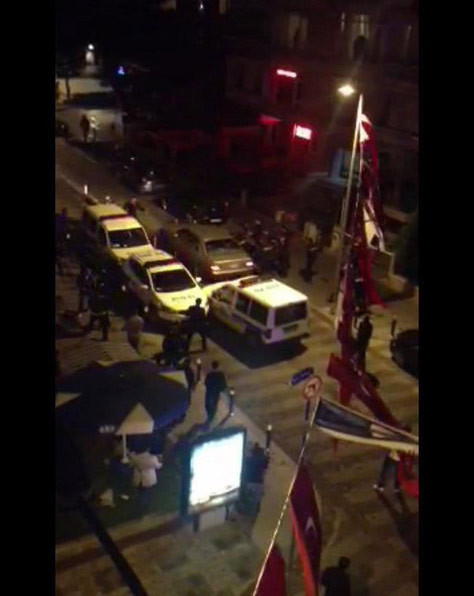 Sarhoş sürücü caddeyi birbirine kattı - Resim: 1