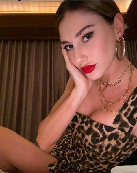 Şeyma Subaşı paylaşımlarının takipçileri tarafından düzeltilmesine isyan etti! - Resim: 2