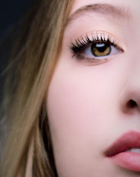 Yasmin Erbil'in havuz başında bikinili pozu takipçilerini mest etti - Resim: 2