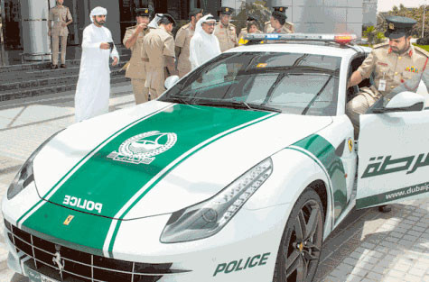 Çılgın Dubai Ferrari'yi polis arabası yaptı  - Resim: 2