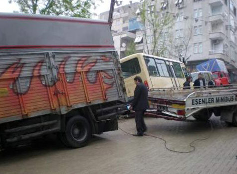 Yer yarıldı 30 araç içine girdi! - Resim: 4