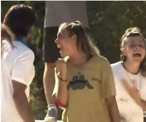 Survivor'da 'şiddet' olayı! Yaşananlar şoke etti seyirci ayağa kalktı! Demet Akalın: Acun diskalifiye et, yeter! - Resim: 2