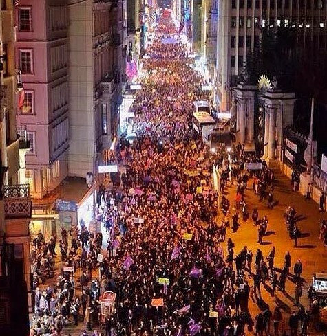 Kadınlar günü yürüyüşünden çılgın pankartlar - Resim: 1