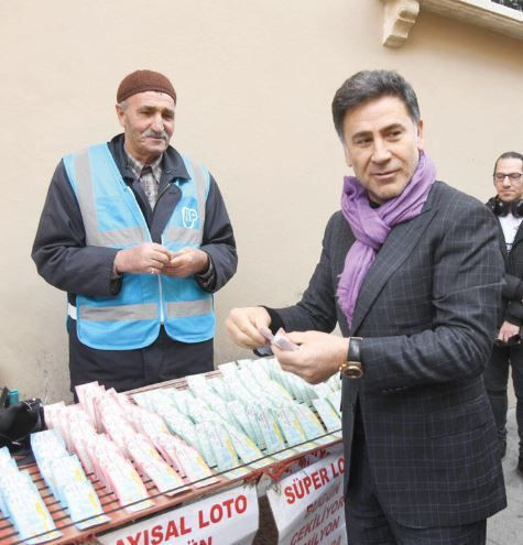İzzet Yıldızhan çocuklarına piyango bileti aldı! Milli piyango çıkarsa beni unutmayın - Resim: 3