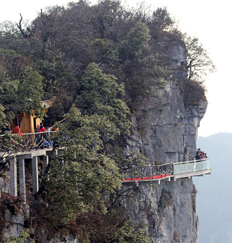 Dağın tepesinde camdan yol - Resim: 1