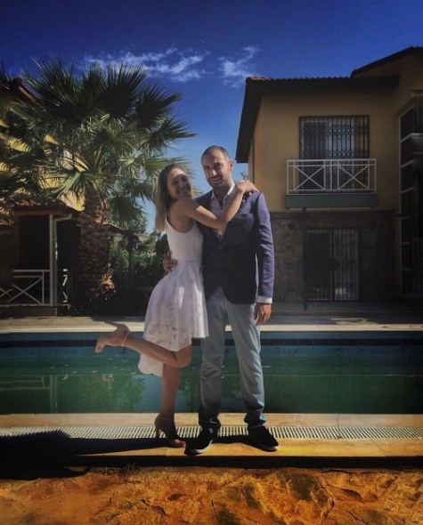 Ateşböceği'nin Aslı'sı Nilay Deniz'in kına gecesi yaptı elbisesi ortalığı yaktı - Resim: 3